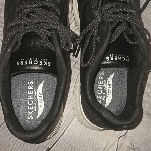 Skechers Air Cooled Arch Fit, Sz 9.5 Sneaker - Picture 6 of 8